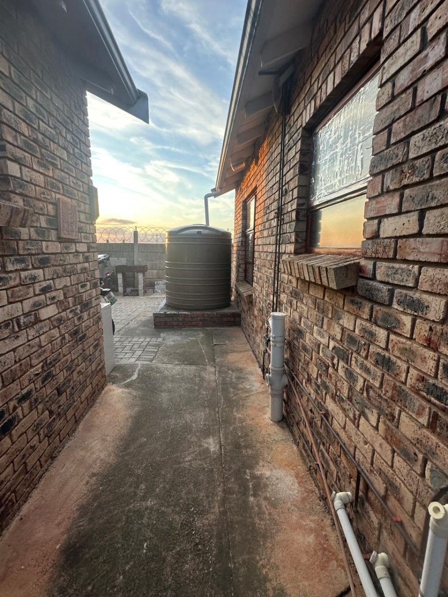 2 Bedroom Property for Sale in Campher Park Eastern Cape